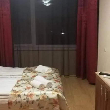 Sunny Two Bedroom شقة