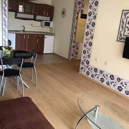 شقة Sunny Two Bedroom